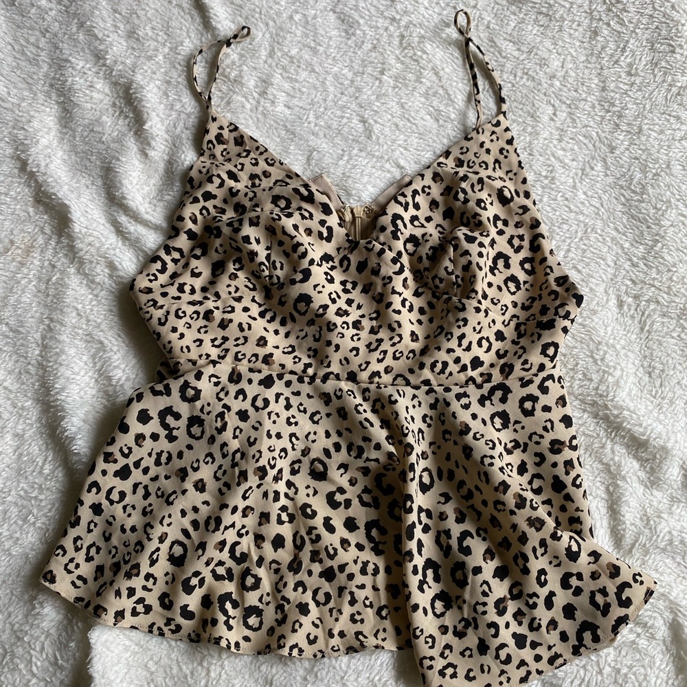 Business Casual• Essue Tank